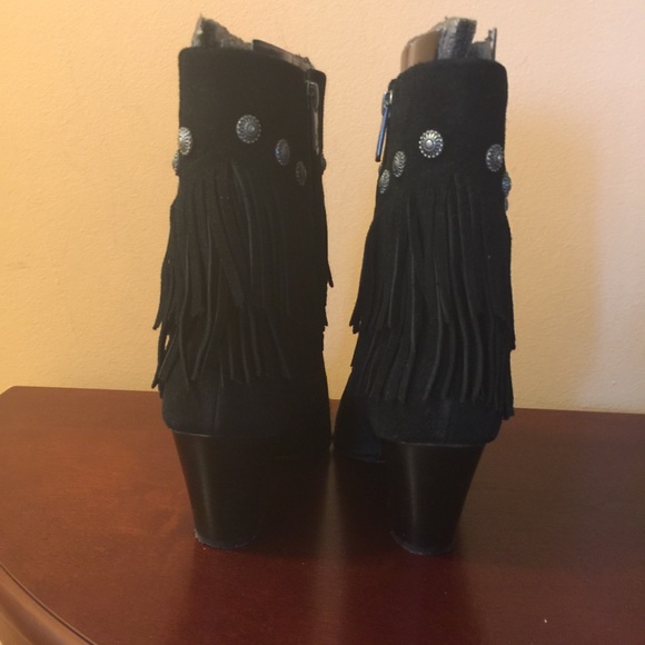 🌺Final Price w/$4.99 Shipping🌺Belle Yardley Studded Fringe Booties - Picture 4 of 8